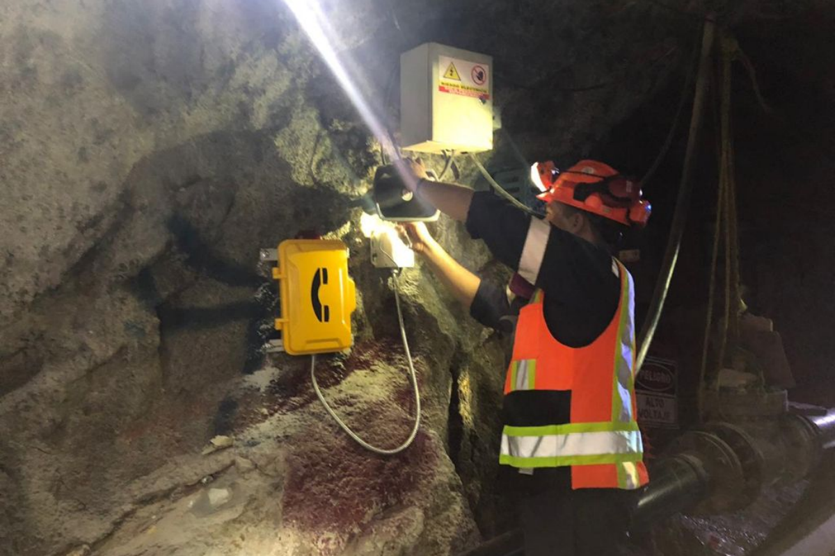 How Do Underground Mining Communication Systems Overcome Signal Blockages?